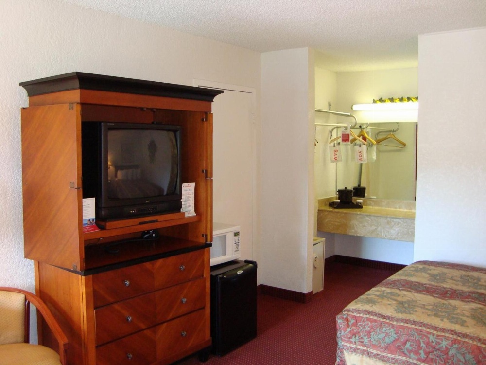 Ramada by Wyndham Fort Lauderdale Airport/Cruise Port Main image