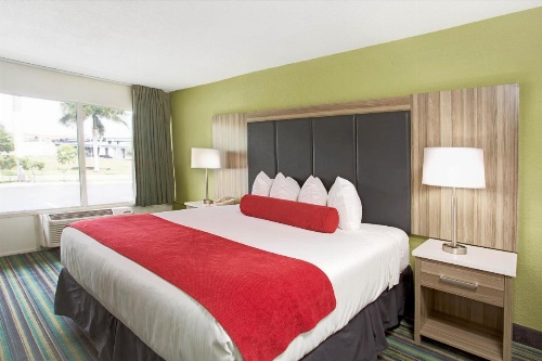 Ramada by Wyndham Fort Lauderdale Airport/Cruise Port image 5